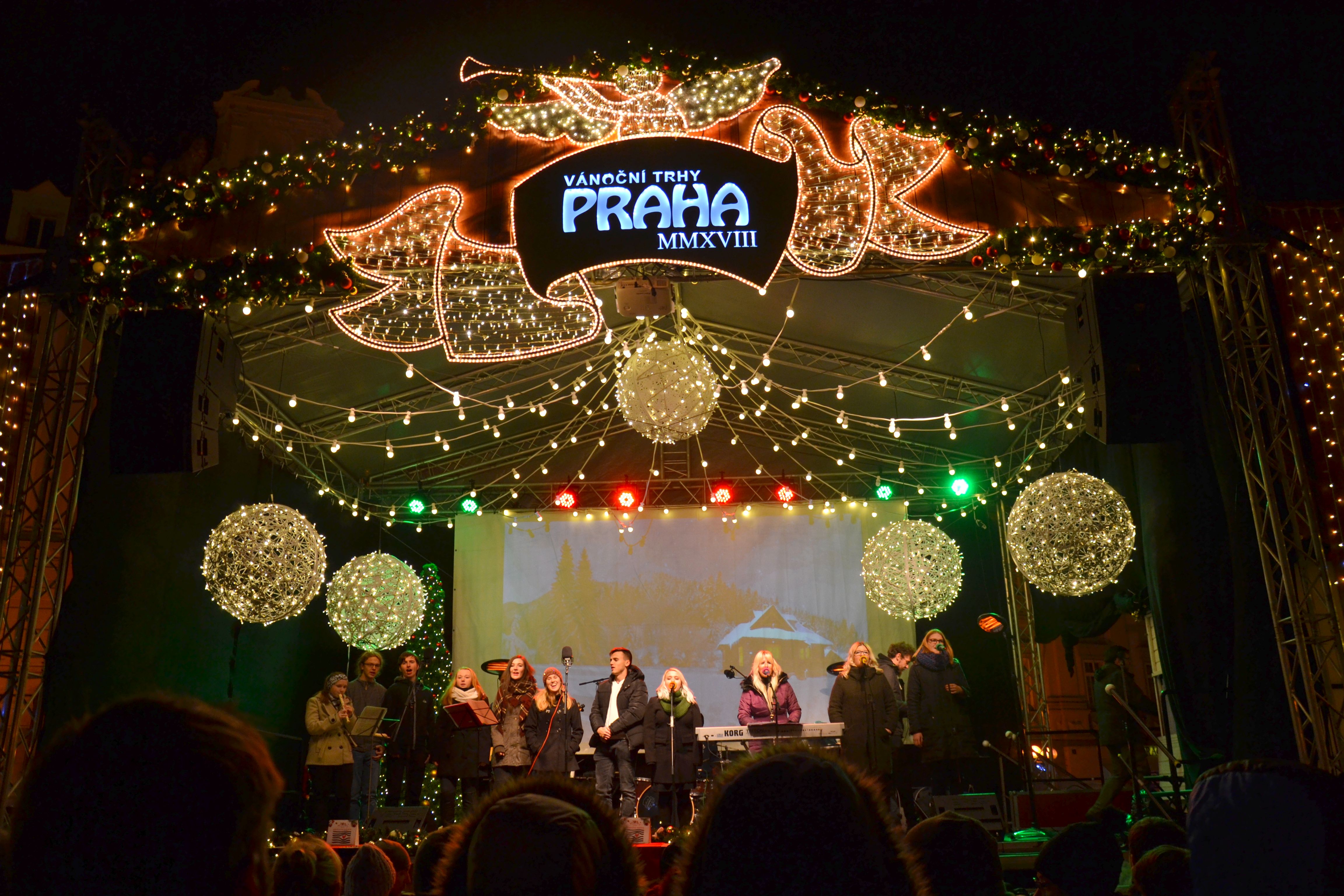 SBOR DG ROZEZPÍVAL STAROMĚSTSKÉ NÁMĚSTÍ