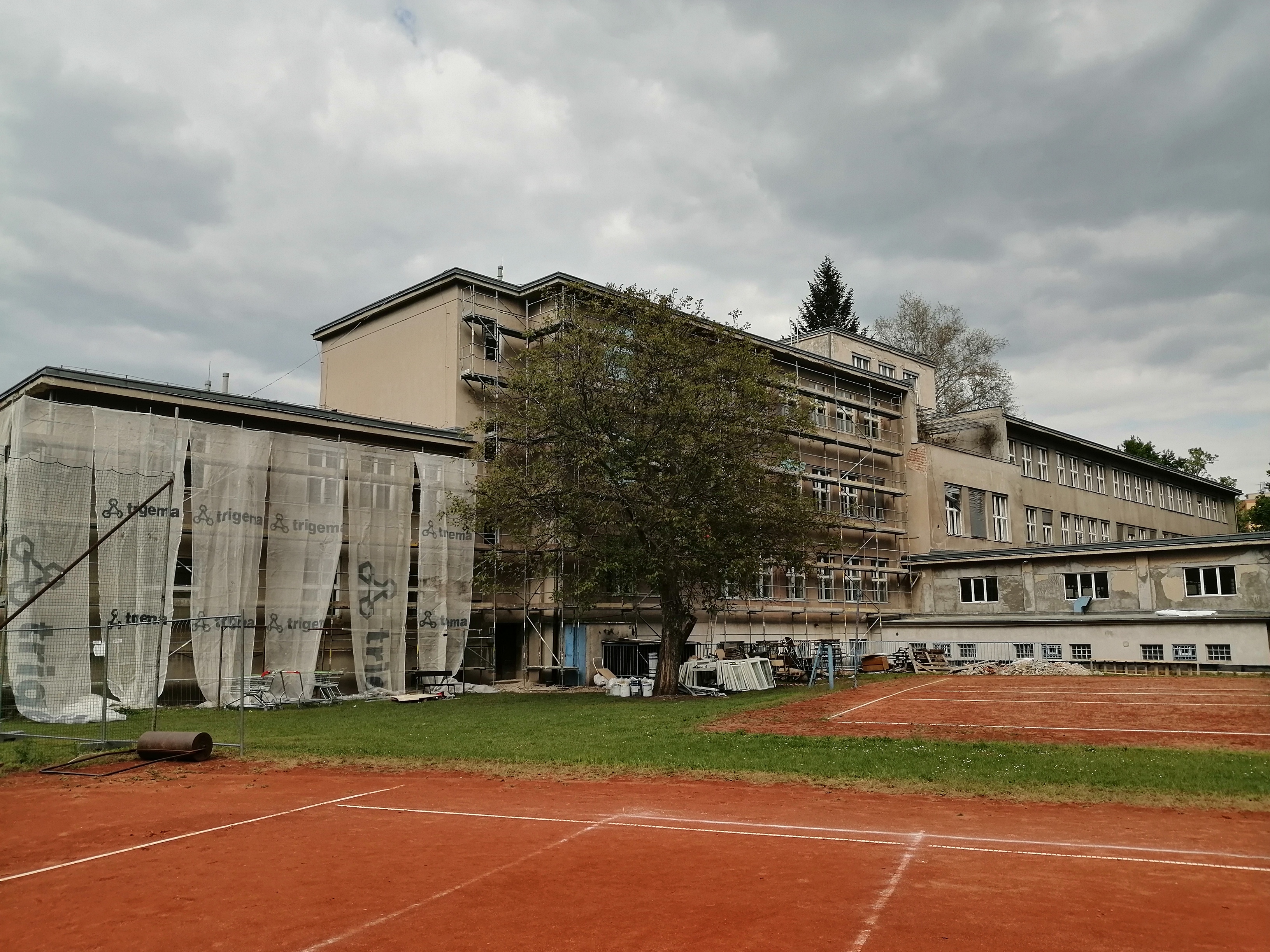 Den otevřených (dveří) oken