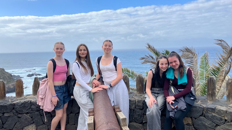 Vyrazit se školou na Tenerife? Ano, i sny mají školní osnovy! 🌴