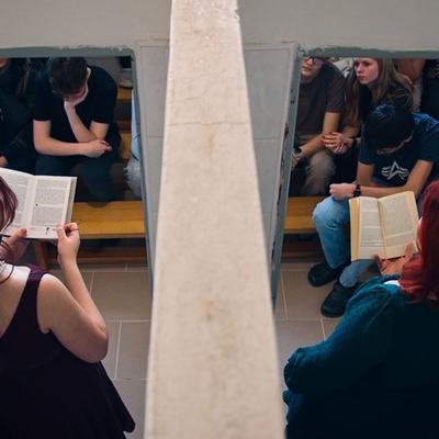 Je to paráda lehnout si na záda a nechat si číst. Vánoční čtení 2024
