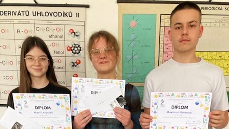 Okresní kolo Chemické olympiády: Naše studentky obsadily první dvě místa