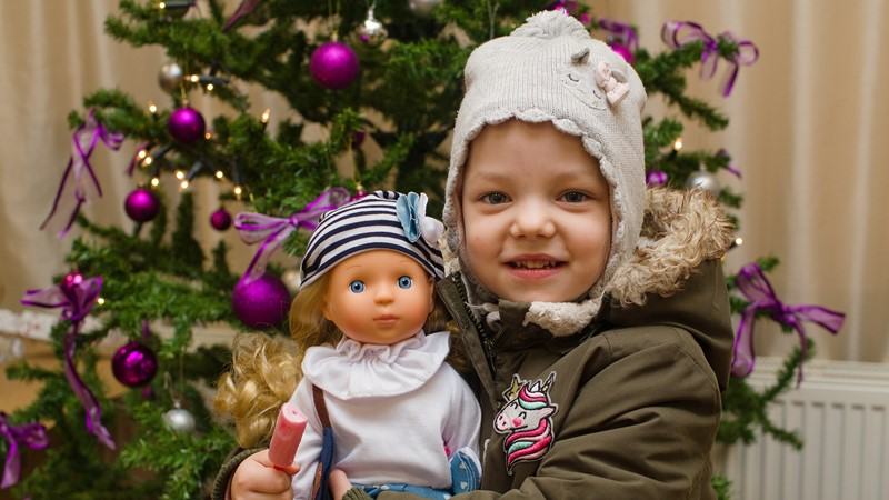 Darovat radost pod stromeček můžou jednotlivci i celé třídy