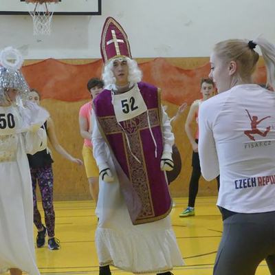 Zacvičte (si) s čertem