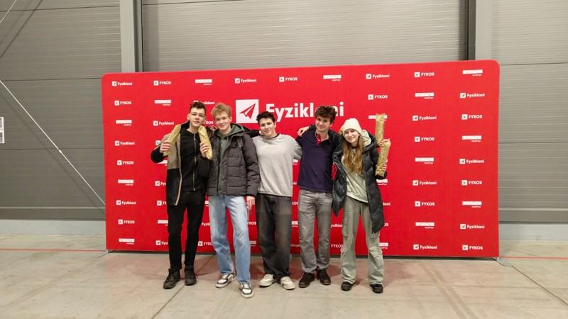 Fyziklání 2026: Naše zkušenosti z mezinárodní fyzikální soutěže